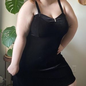 90s Vintage Style Black Velvet Plus Size Dress